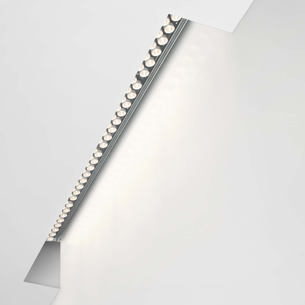 product_lightmoves_led_and_feature_lighting_wall_grazing_&_washing_philips_colorkinetics_skyribbon_ew_wall_grazing_01 Philips ColorKinetics SkyRibbon eW Wall Grazing Powercore